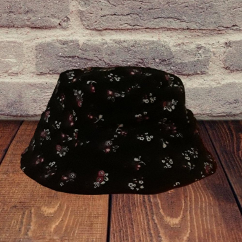 Floral bucket hat (both sides look the same)